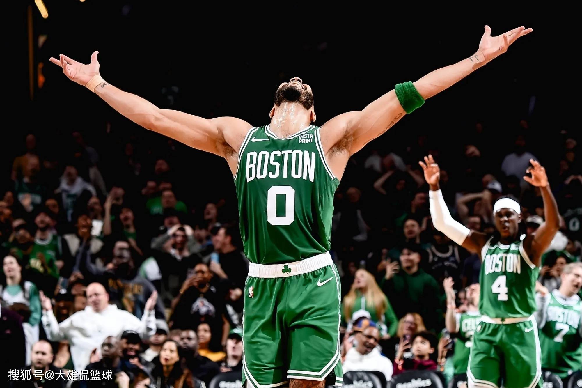 金州勇士队三人得分上双,摩西穆迪11分,基诺内斯17分,杰罗姆罗宾逊10