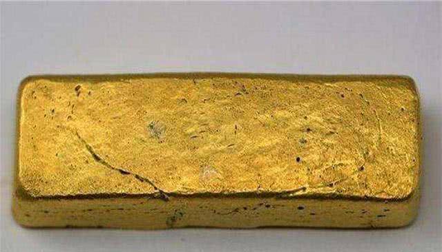 李鸿章尸骨被毁李鸿章尸体因为层层棉絮包扎,保存尚属完好,他所枕的金