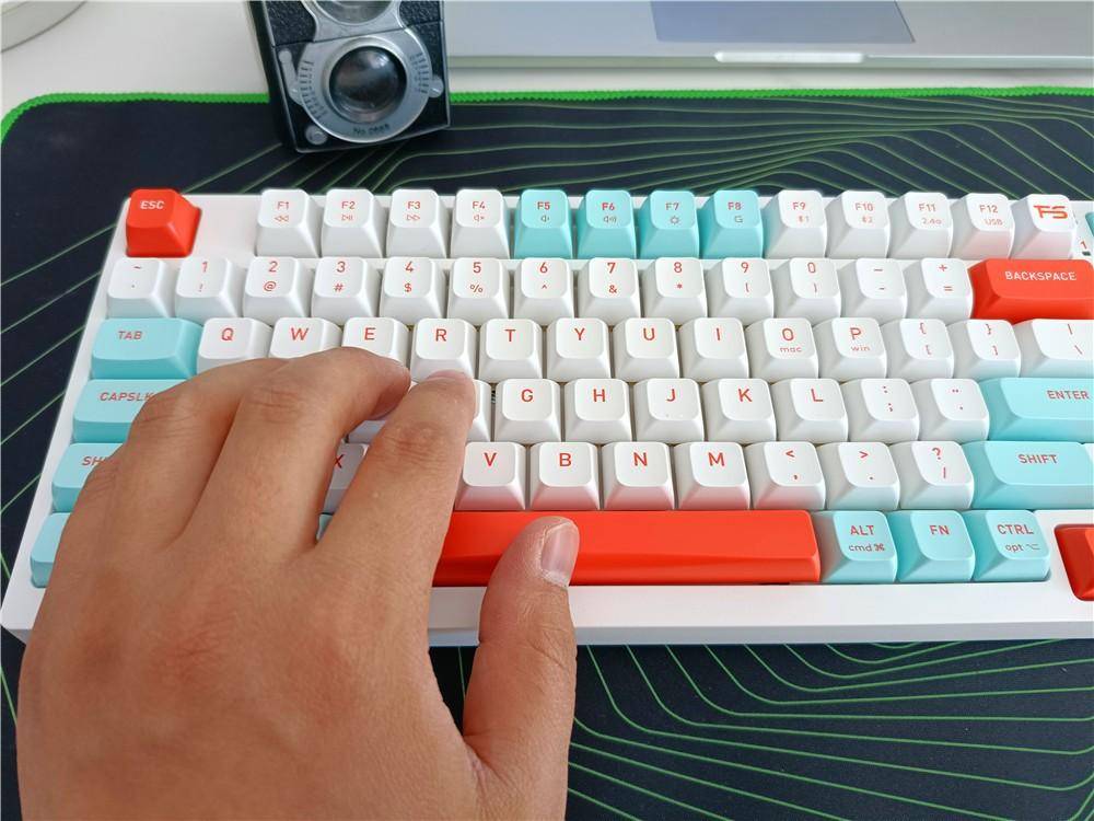 双飞燕飞飞三模无线机械键盘探索高效工作与极致美学