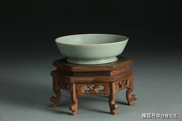 聊聊宋代汝窑笔洗真品图特征和鉴定方法_瓷器_釉面_裂纹
