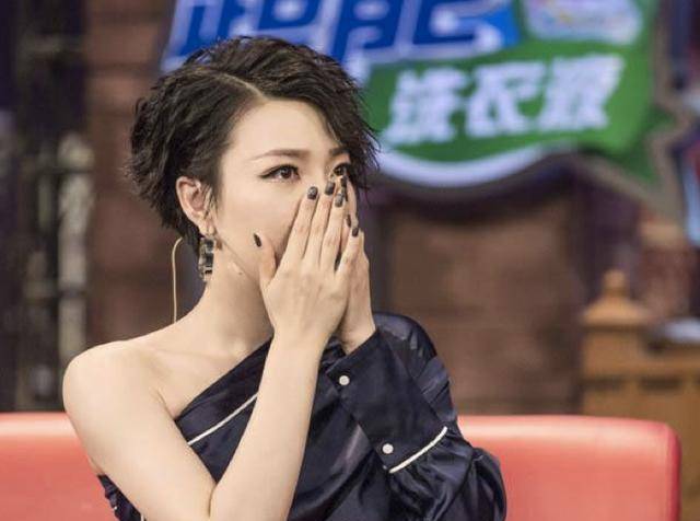 因为自己人气的逐渐提高,吴莫愁不仅经常演出,而且还被很多商家,策划
