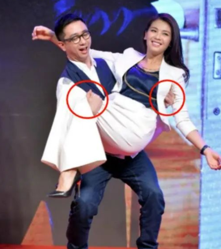 原创把刘涛抱在怀里有谁注意到他手上的小动作人品如何一目了然