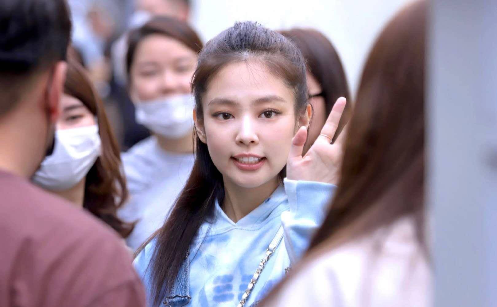 jennie代言乐天产品,粉丝狂喊买买买,却遭到网友抵制_组合_因为_lisa