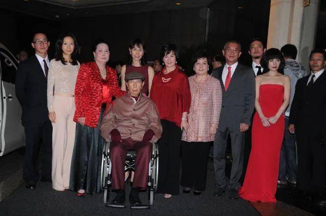 赌王三太陈婉珍70大寿近照,红光满面穿搭时髦,网友:富贵养人_何超莲