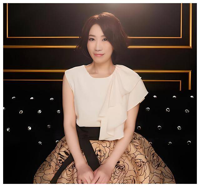 琼瑶歌后嫁大17岁丈夫,试管生女,现状何如?_李翊君_生活_家庭