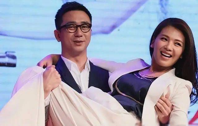 原创把刘涛抱在怀里有谁注意到他手上的小动作人品如何一目了然