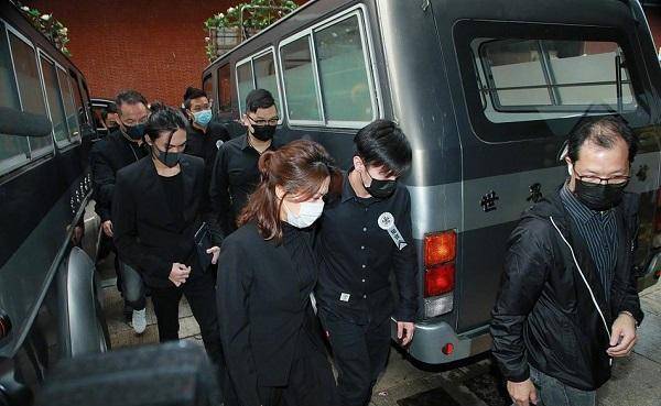 原创吴孟达遗体告别式儿子随灵柩赶往火葬场好友曝光最后聊天记录