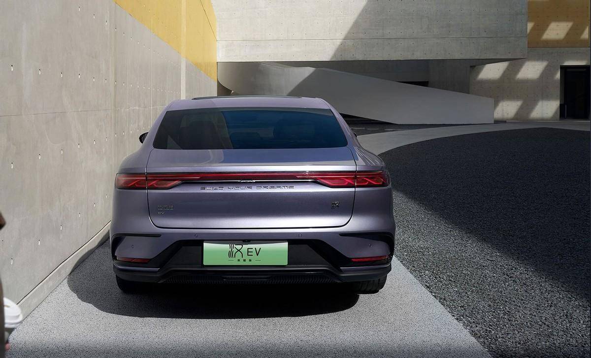 比亚迪汉ev荣耀版顶配下探至24.98万,比model 3入门版更值得买?