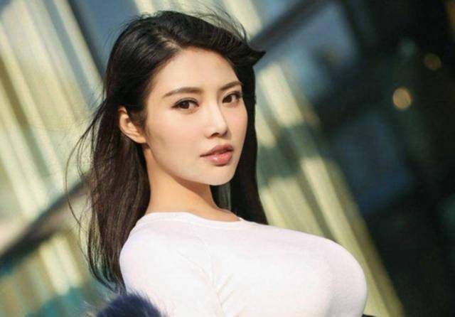 她身材时尚,凭借张一山的"大嫂"爆红,这样的徐冬冬大家喜欢吗_王晶