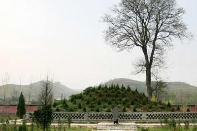 了明朝,四川新都县有一任参议的官员名叫杨廷仪,他是宰辅杨廷和的三弟