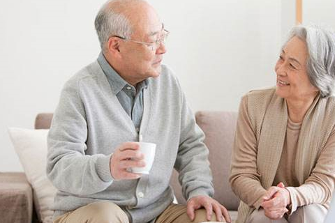 老年人口臭腹胀便不通?试试看多喝这3种茶,自己在家就能做!_都会_大便