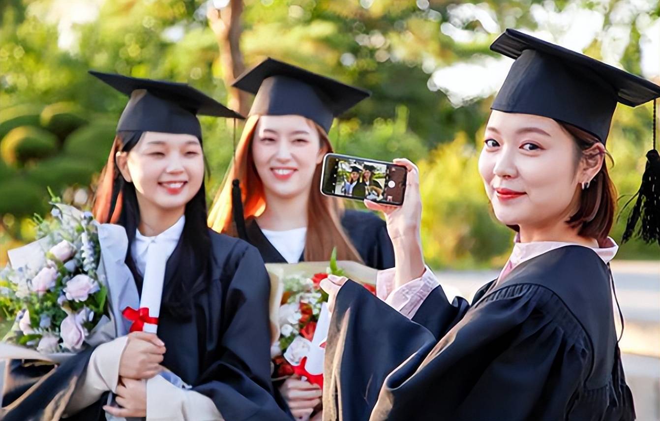 毕业5年后才看清,"文科生和理科生"的差距,不止体现在薪资上