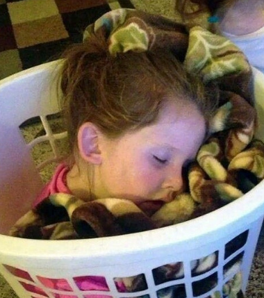 那些在马桶上都能睡着的孩子!看看你见过几种?第1种最搞笑