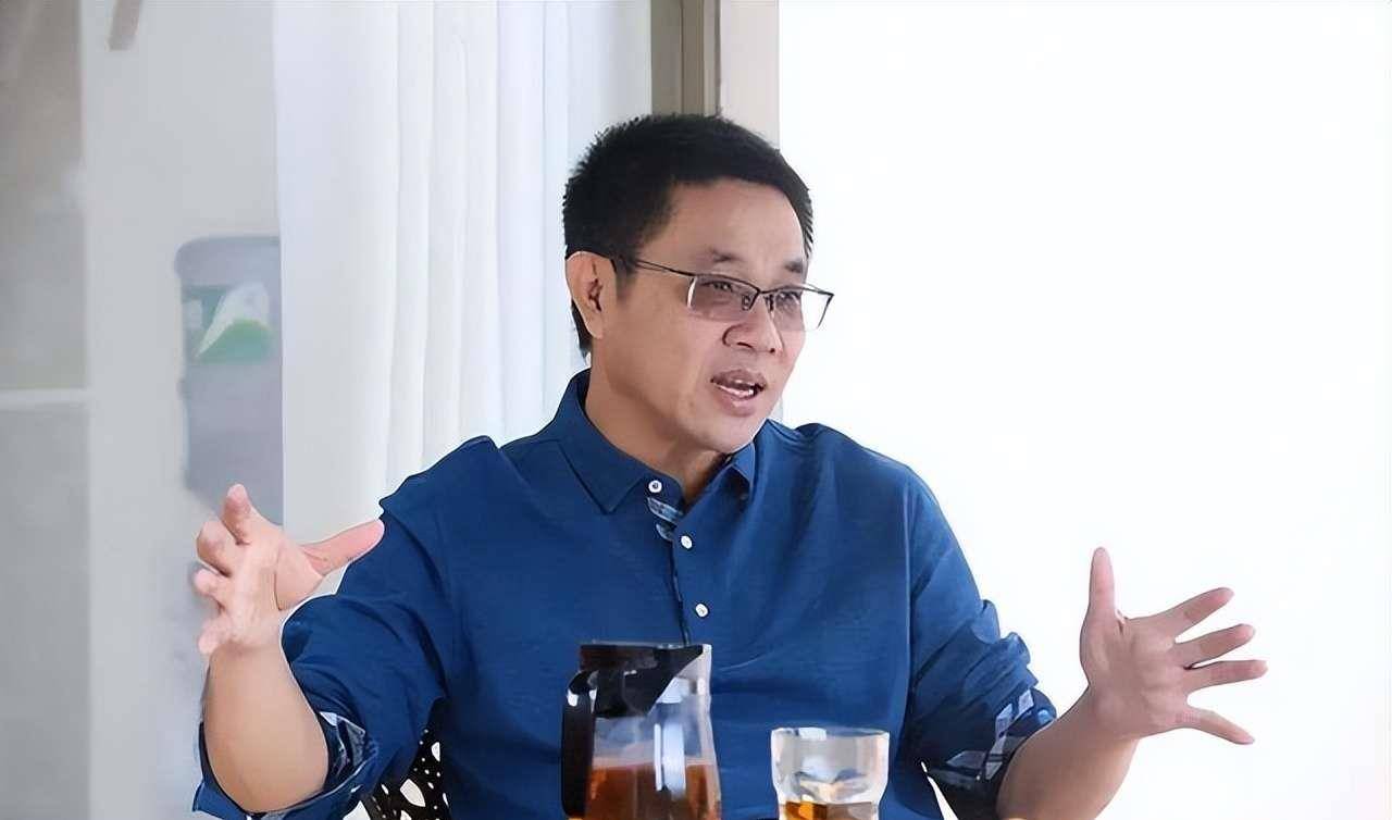 原创北大才子陈生出资2亿建138套别墅无偿送乡亲今却不敢回老家