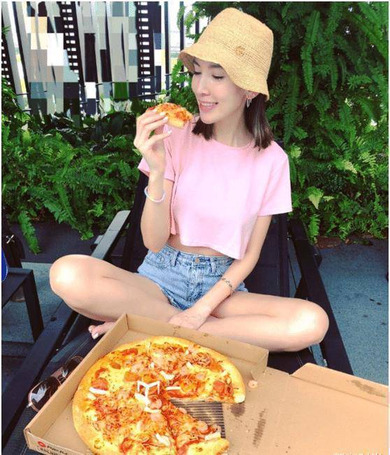 林志颖小10岁妻子晒照,皮肤水美红润,36岁的脸像小姑娘_陈若仪_样式