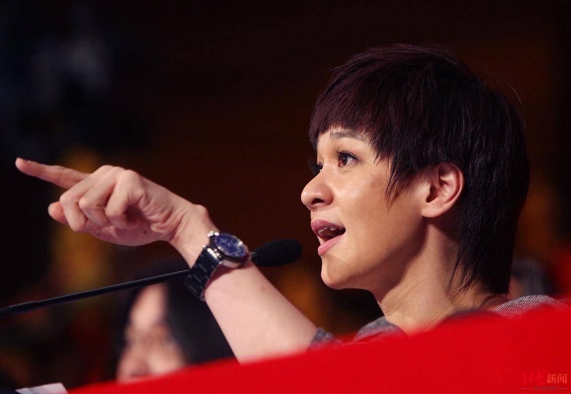 直播带货被骂哭后,柯以敏又要开演唱会,网友评论能把人笑死_进行_票价