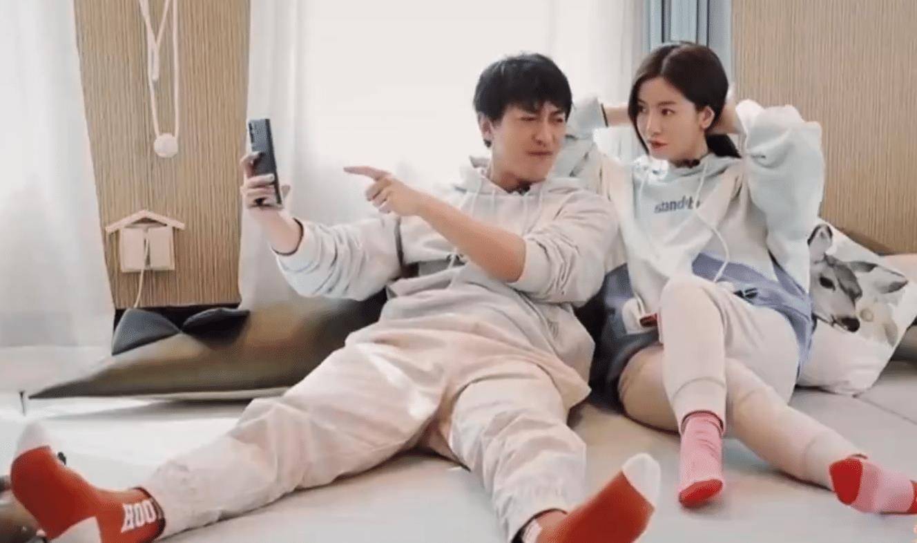 原创李晟和李佳航拍视频音乐太嗨放飞自我脚放的地方尽显二人感情