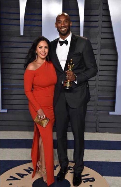 原创36岁瓦妮莎不再时尚一袭黑裙变身知性妈妈科比果然没有娶错她