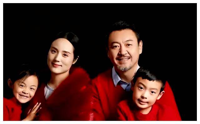 著名歌唱家婚姻三重奏大差10岁的丈夫如今幸福吗