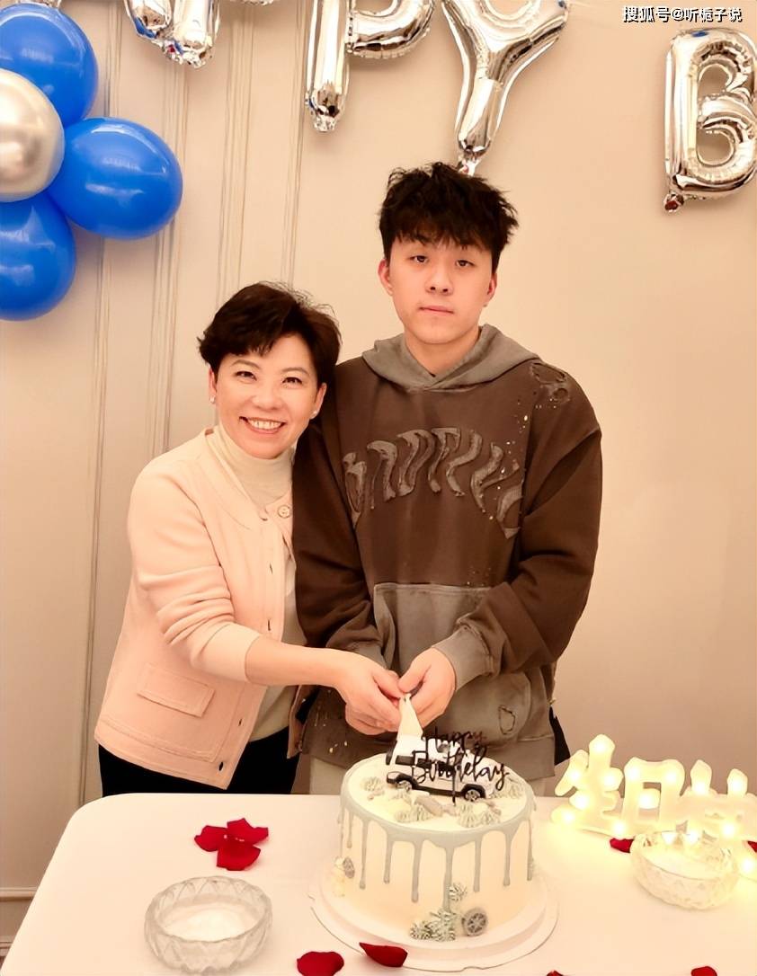 邓亚萍与林志刚都从事过乒乓球一职,林瀚铭基因,骨子里也带着乒乓球