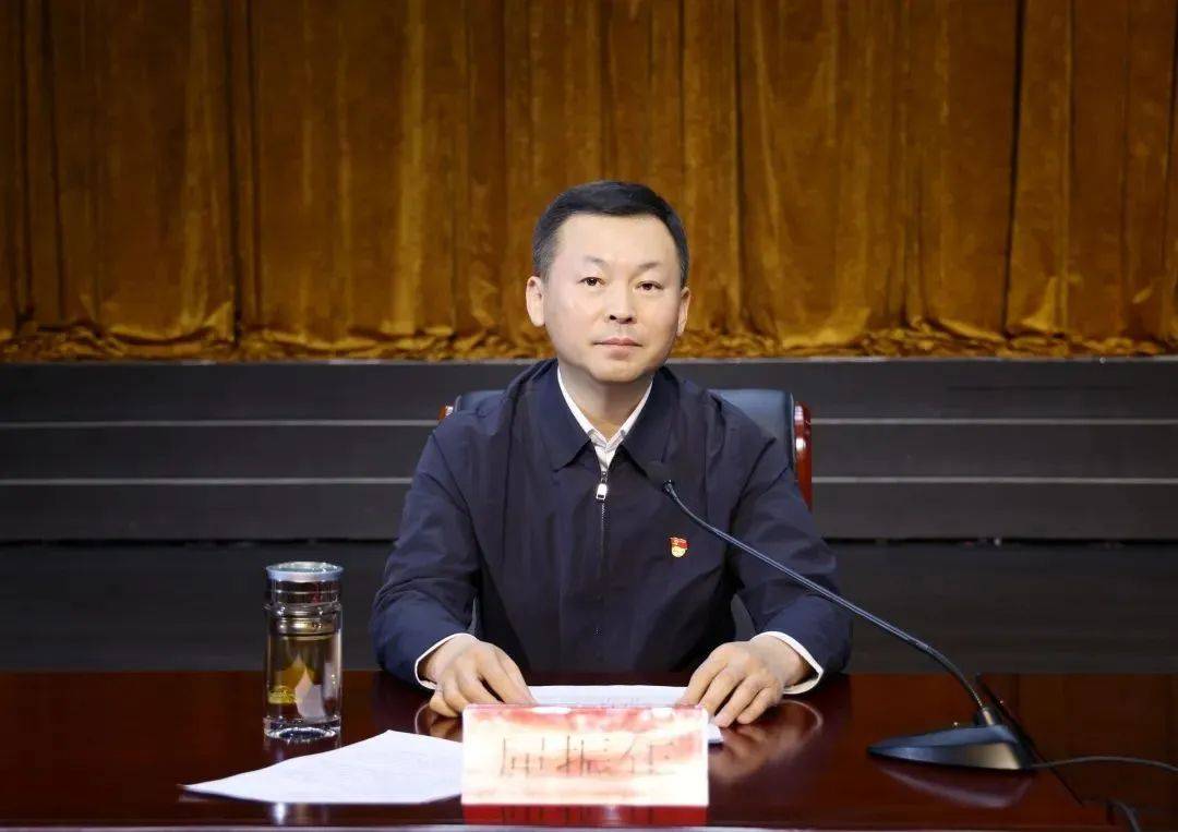 曾任突泉县委常委,副县长,县长等职,2015年11月接任突泉县委书记