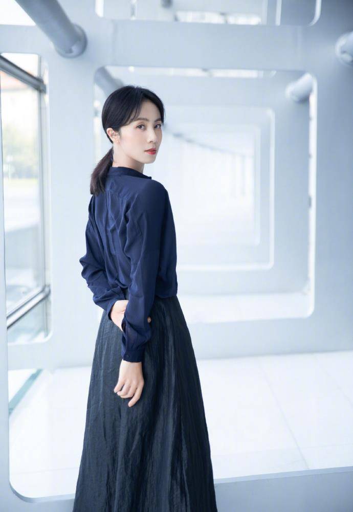 原创孙莉忙完工作深夜回家黄磊给她做了油鸡枞酸辣面