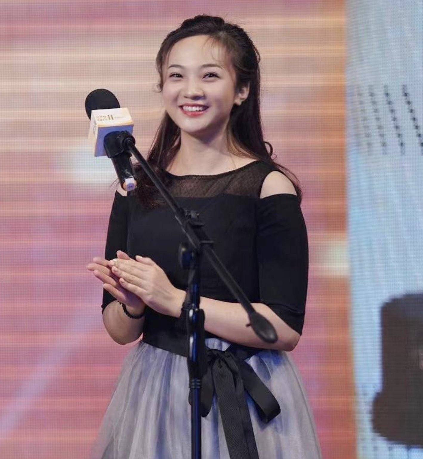 看了林妙可的遭遇,我才明白濮存昕当年的话有多正确_杨沛宜_张艺谋