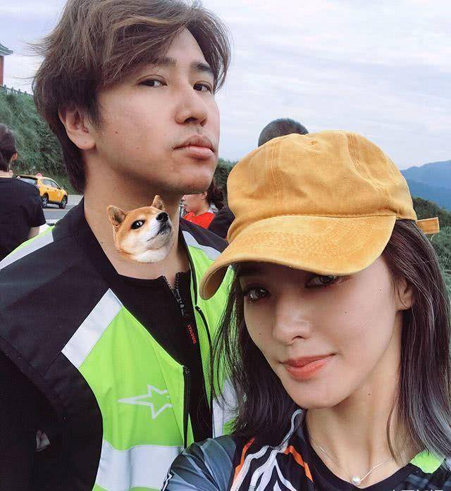 原创欧弟晒俩女儿游泳姐妹俩学蛤蟆跳萌翻网友却吐槽郑云灿不带娃