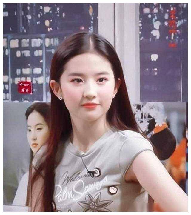 杨幂17岁神仙颜值,张柏芝否认比美,刘亦菲霸气回应_女明星_赵丽颖