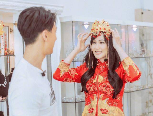 林丽吟婚纱照大公开,服装清凉身材不输柳岩,吴尊眼睛都直了