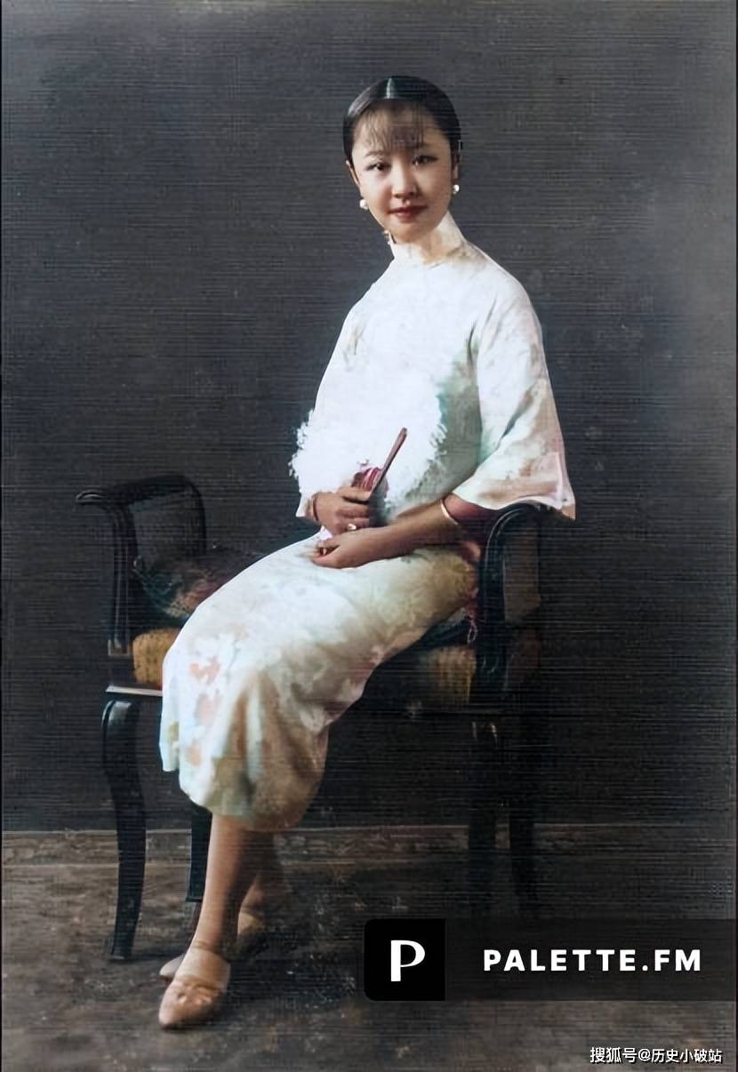 爱新觉罗61韫颖,生于1913年,逝于1992年,乳名佩格,字蕊秀,号秉颖,她