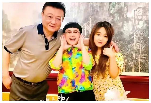 王逸宸与青梅竹马迎爱子金龟子家乐开怀