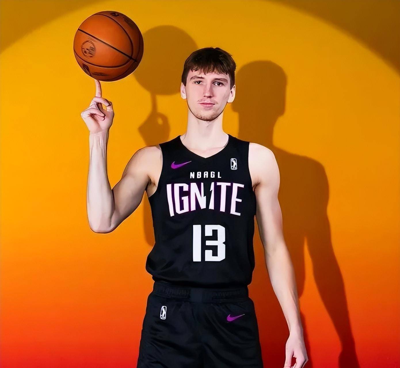 18岁中锋领衔,肯塔基双能卫上榜_亚历克斯·萨尔_外线投篮_发展