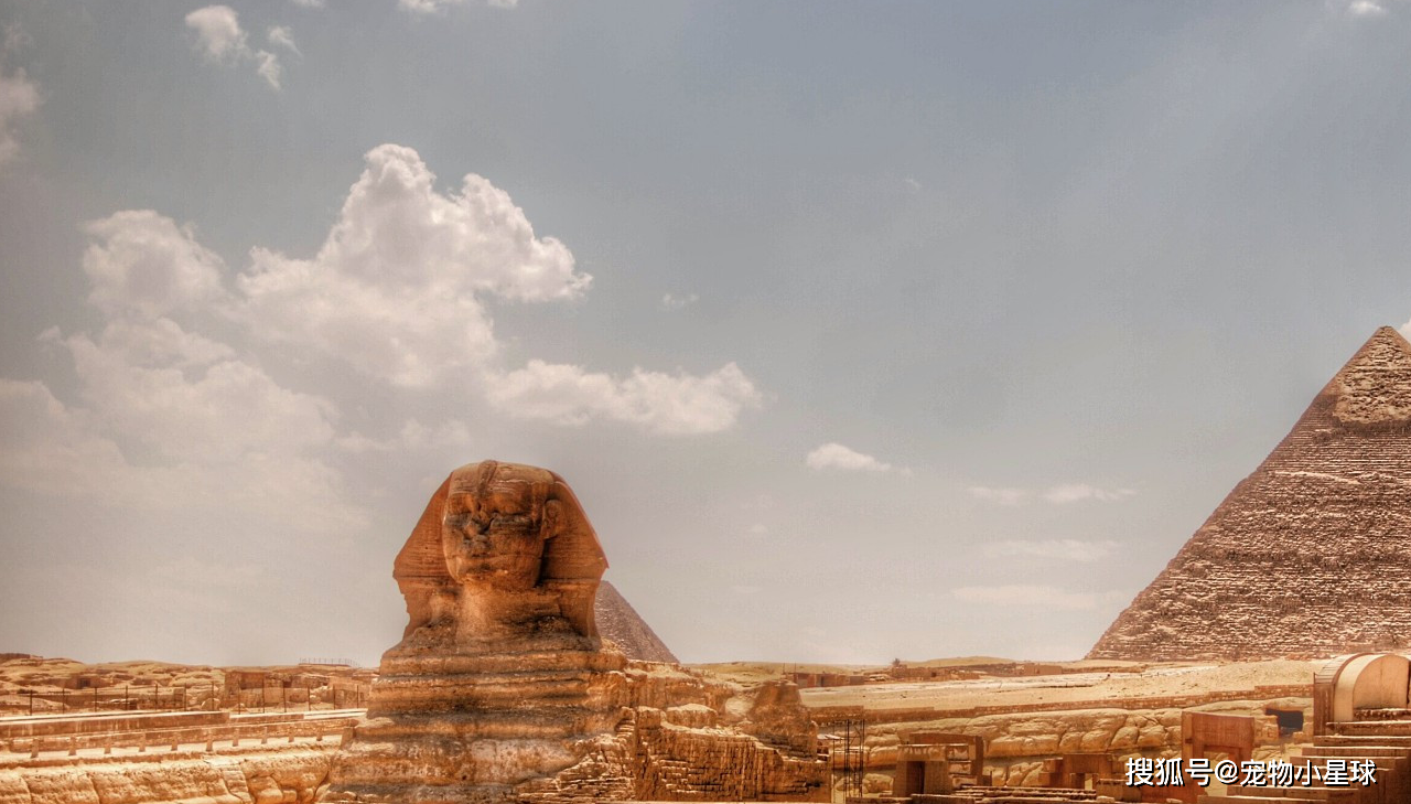 比如它最有名的古夫金字塔,狮身人面像等等,而今天小编介绍的是一座