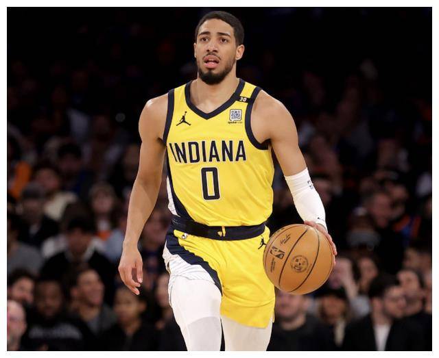 原创第一控卫带伤刷数据26亿自毁前程创纪录