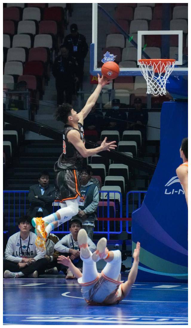 原创球迷称陈国豪cbamvp已不再适用他在职业赛场前景堪忧