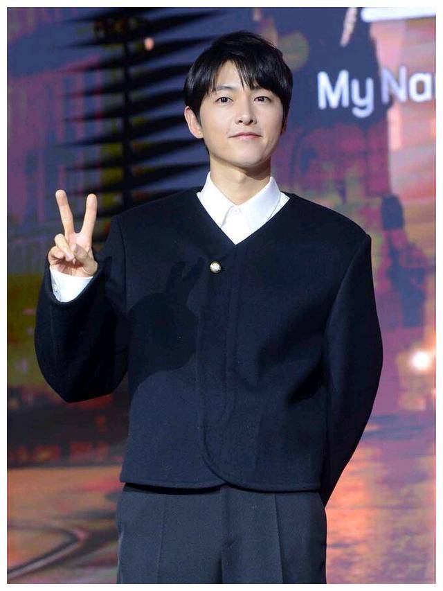 原创宋仲基专注妻子电影发布会眼中只有凯蒂被曝出的细节