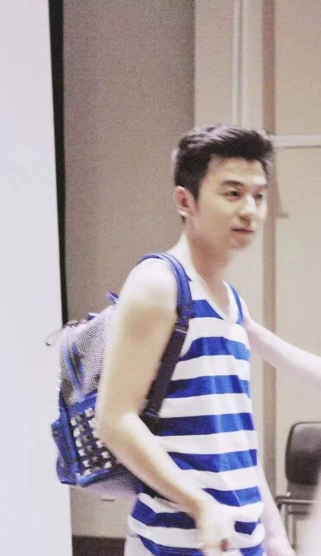 原创雷佳音14岁辍学从小混混到一线明星我只想做一名好丈夫