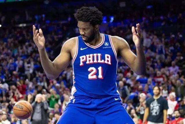 令人惊讶的是,乔尔·恩比德的单节29分并非来自他最近得到70分的比赛.