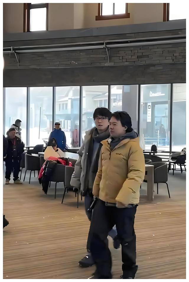 郭麒麟搞笑模仿郭德纲却不是相声高手