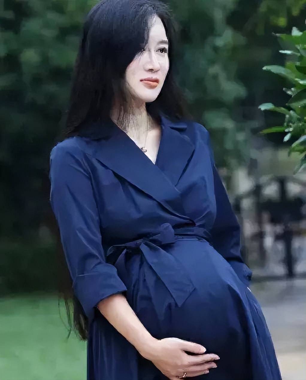 张纪中前任妻子图片