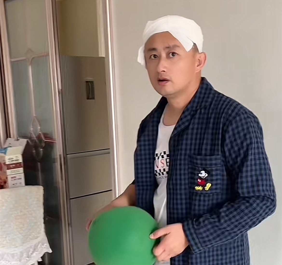 揭晓网红老藤二哥因癌症复发去世粉丝调侃安慰道看着评论区吵得不可开