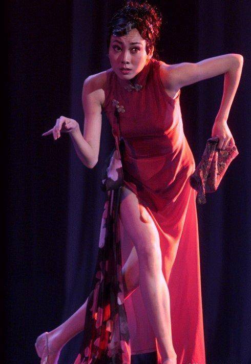 之后她进入北京舞蹈学院青年舞团成为了一名职业舞者