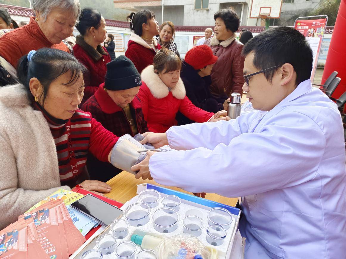 江西省资溪县鹤城镇开展学习雷锋三八送健康下乡义诊志愿服务活动
