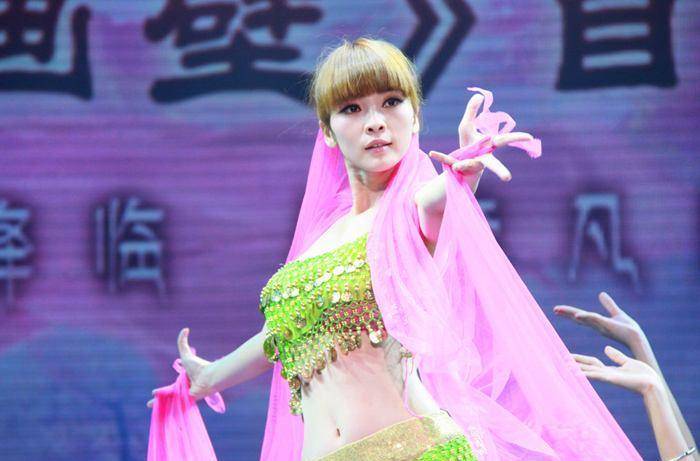 柳岩事业的真正转机来自于出演电影《画壁》.