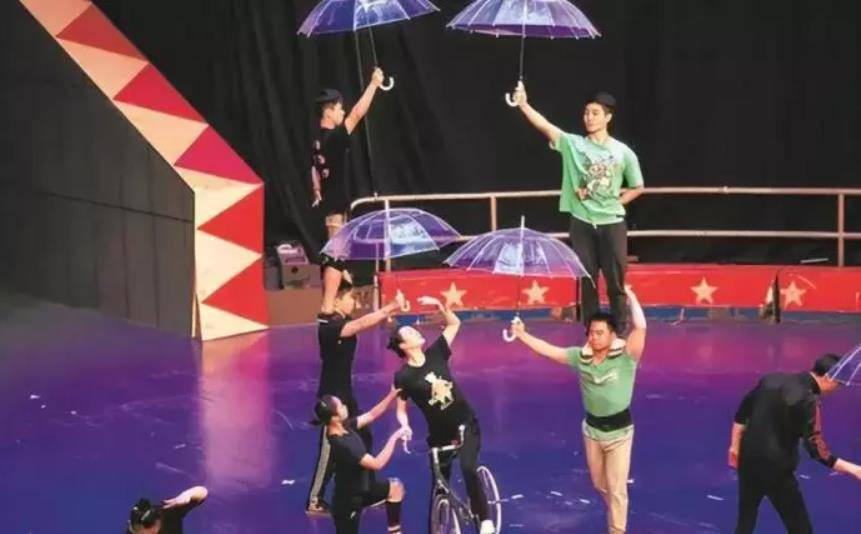 姜昆瞒着妻子收养6岁遗孤,如今养子已成他一生的骄傲_谢潭_姜河_孩子