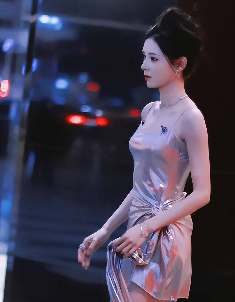 原创湖南这一夜郭碧婷的水桶腰大饼脸是对内娱畸形审美的反击