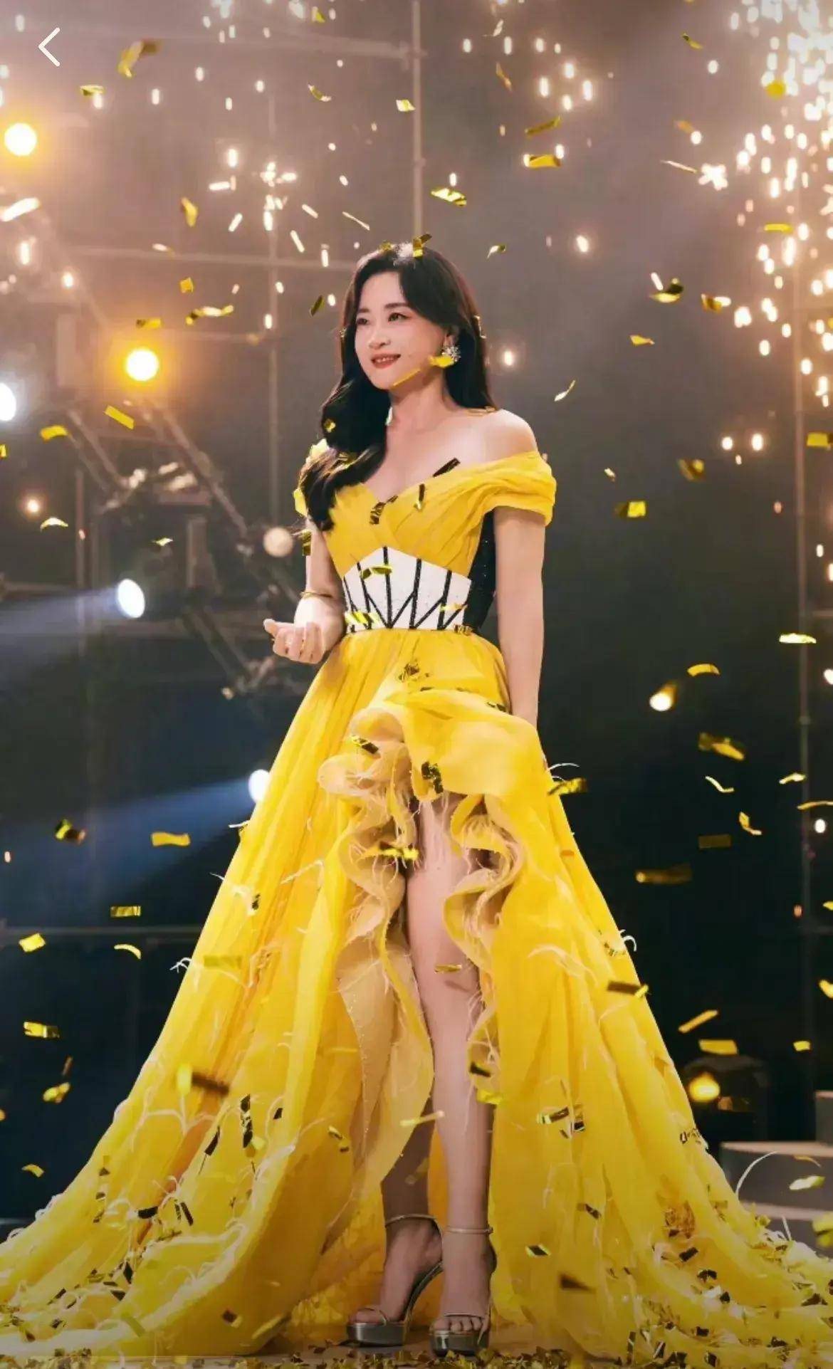 两个"贾玲"隔空对唱,网友:她下了好大一盘棋!_成功_照片_身材