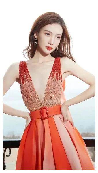 金晨新加坡街头造型惊艳,网友偶遇见证真实魅力!_观众_时尚_成功