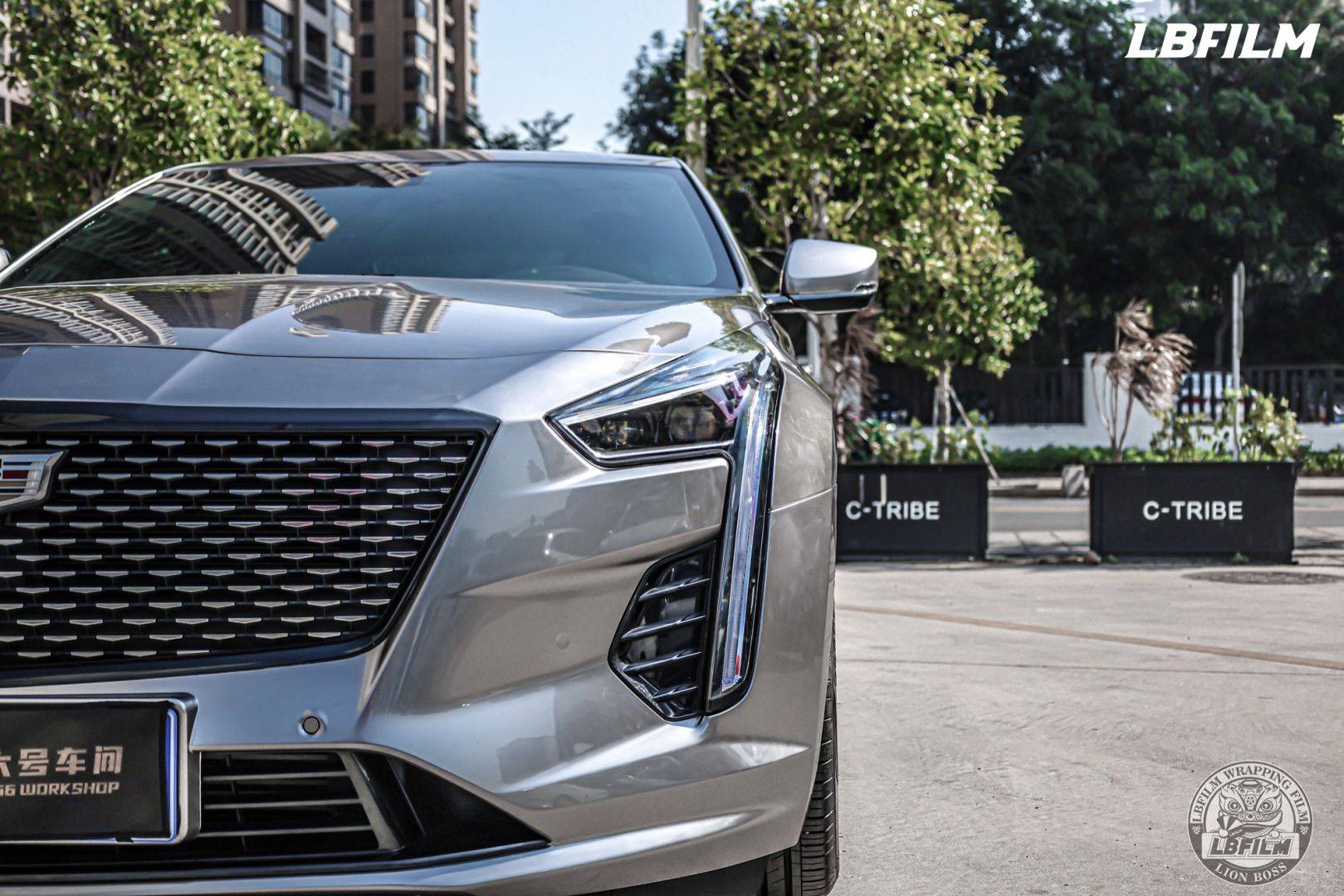 凯迪拉克lb改色膜液态金属银,时尚的流动元素_颜色_质感_车流